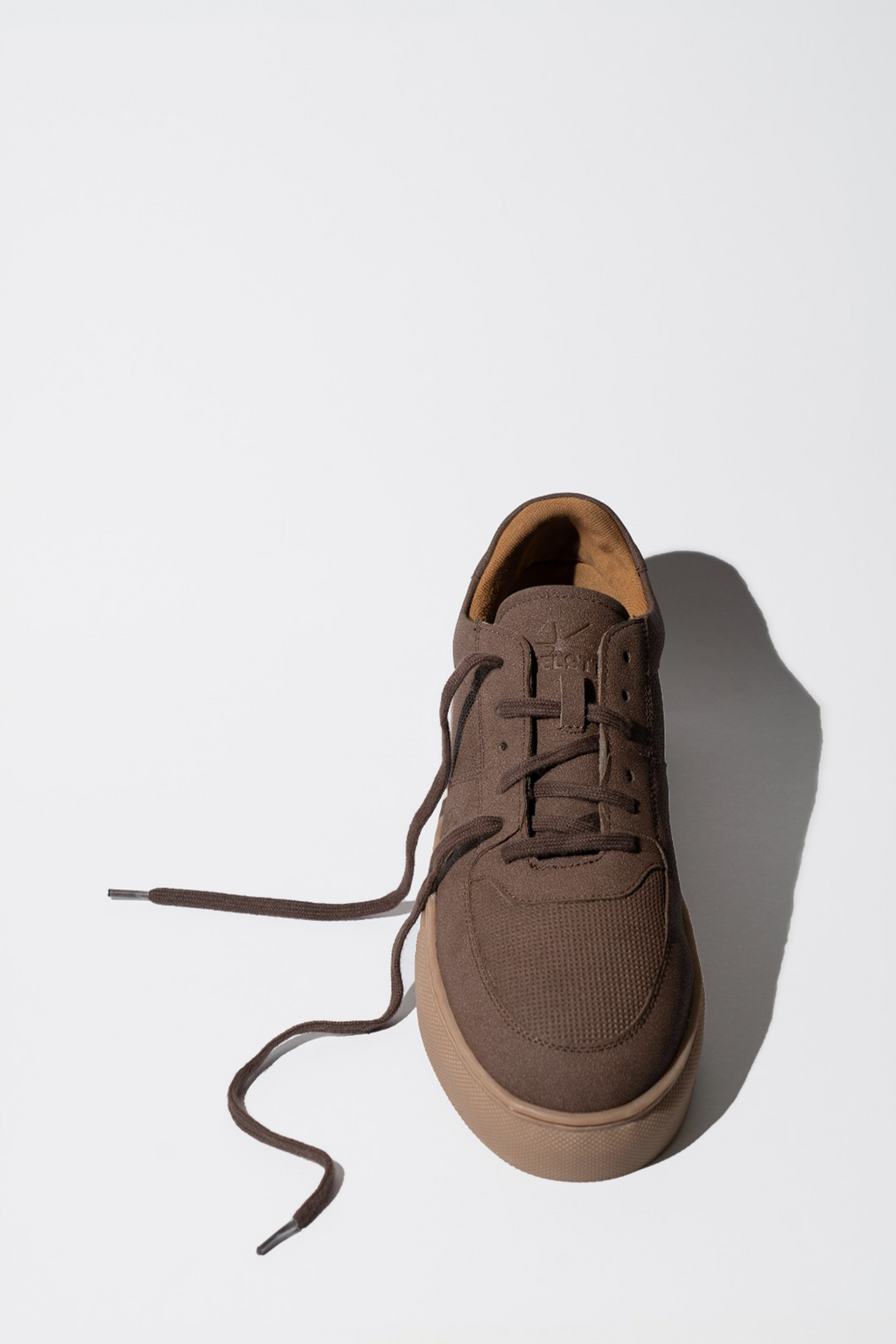 Comae Brown – Sneaker